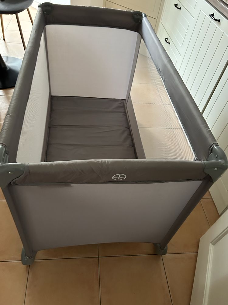 Berço cama de viagem Zippy com nível intermédio oferta colchão