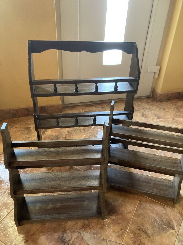 Escaparates em bom estado com 3 prateleiras