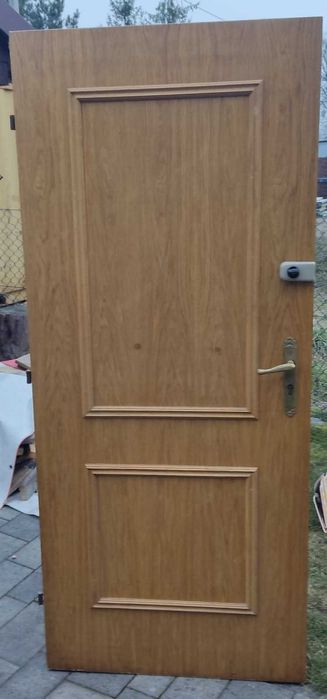 Sprzedam drzwi zewnętrzne drewniane