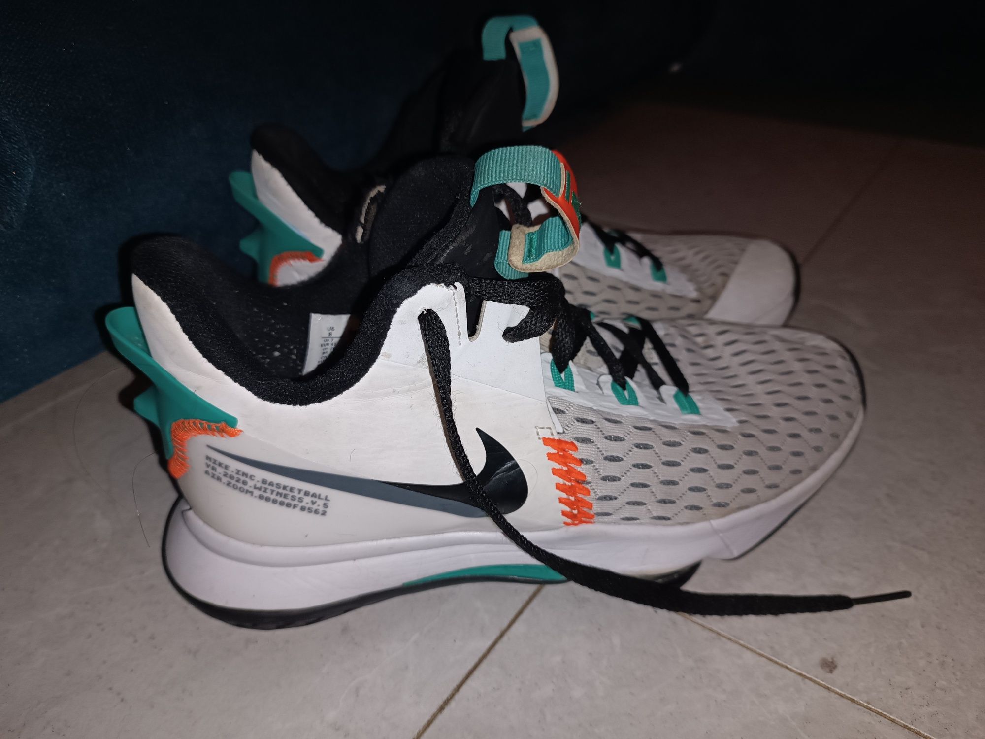 Buty LeBron witnes 5 Nike rozm. 41