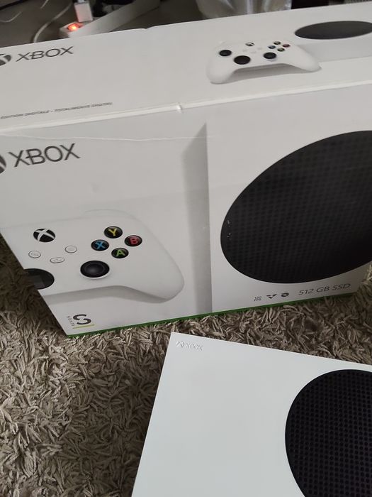 Xbox series S como nova na caixa + 2 comandos