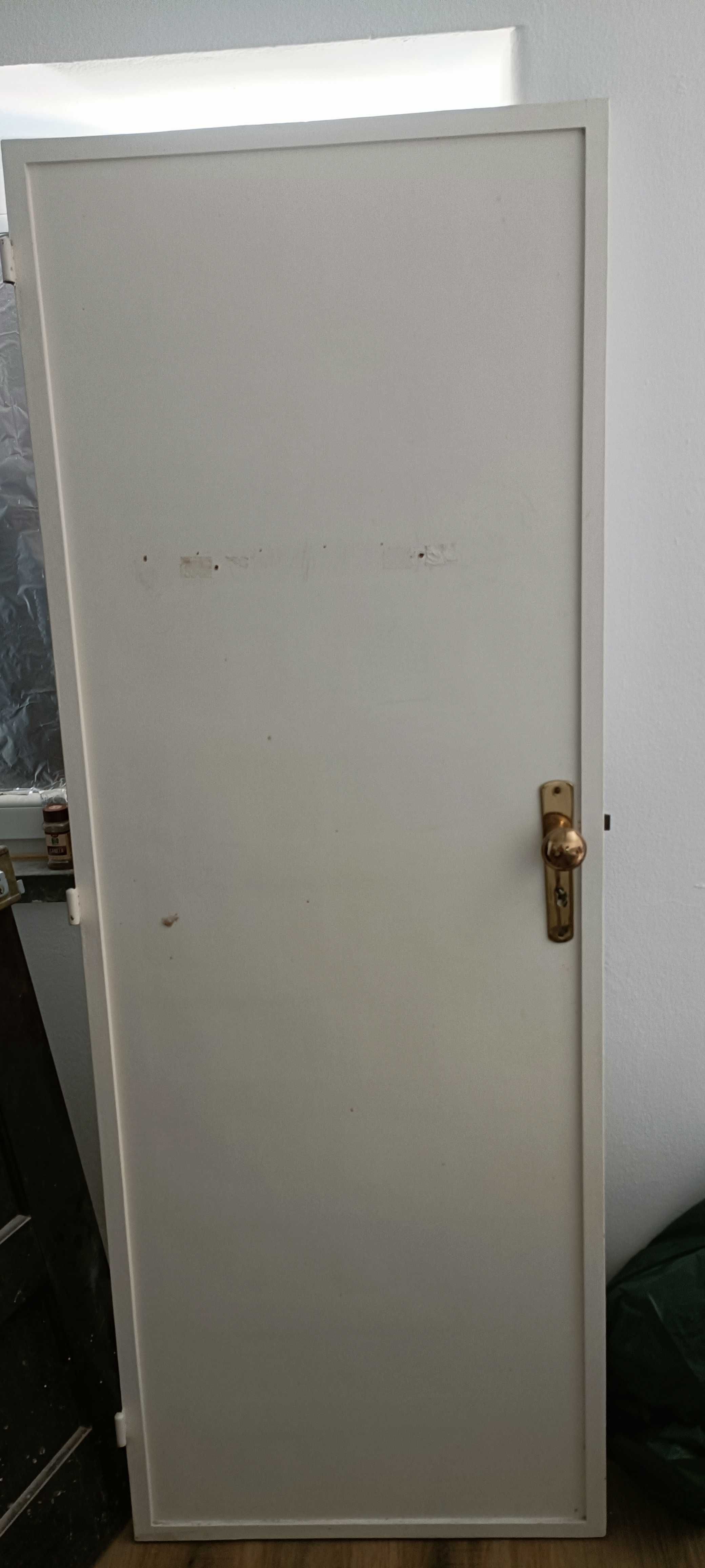 Vendo 3 portas em madeira maciça
