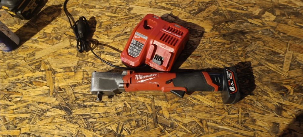 Grzechotka udarowy Milwaukee m12 fraiwf12 Aku ładowarka