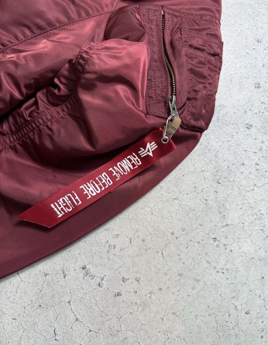 Бордовый бомбер Alpha Industries