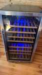 Chlodziarka do wina KLARSTEIN 240l- 76 butelek | Drewniane polki | LED