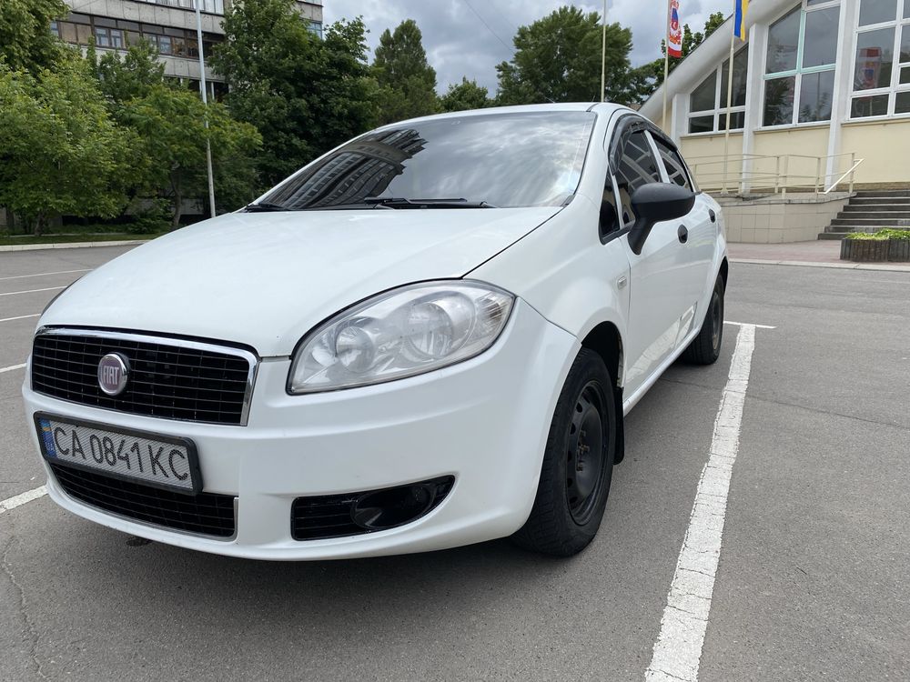 Fiat Linea 2011 року Фиат Лінеа