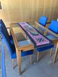 Mesa e cadeiras de sala