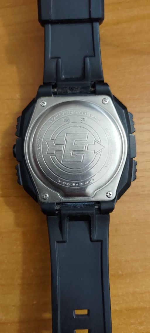 Продам часы Timex Expedition 20 bar
