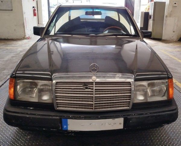 Para Peças Mercedes-Benz Três Volumes (W124)