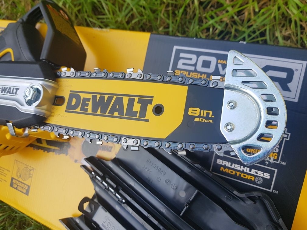 Аккумуляторная бесщеточная цепная пила DEWALT DCCS623 20V 8" (20см)