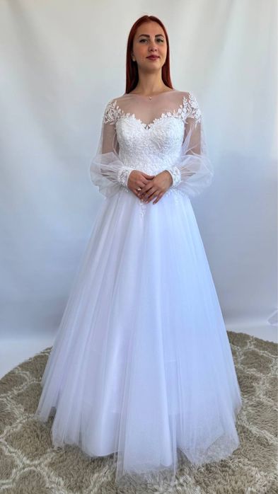 Продам весільні сукні нові