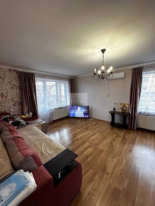 Продам просторий будинок у місті