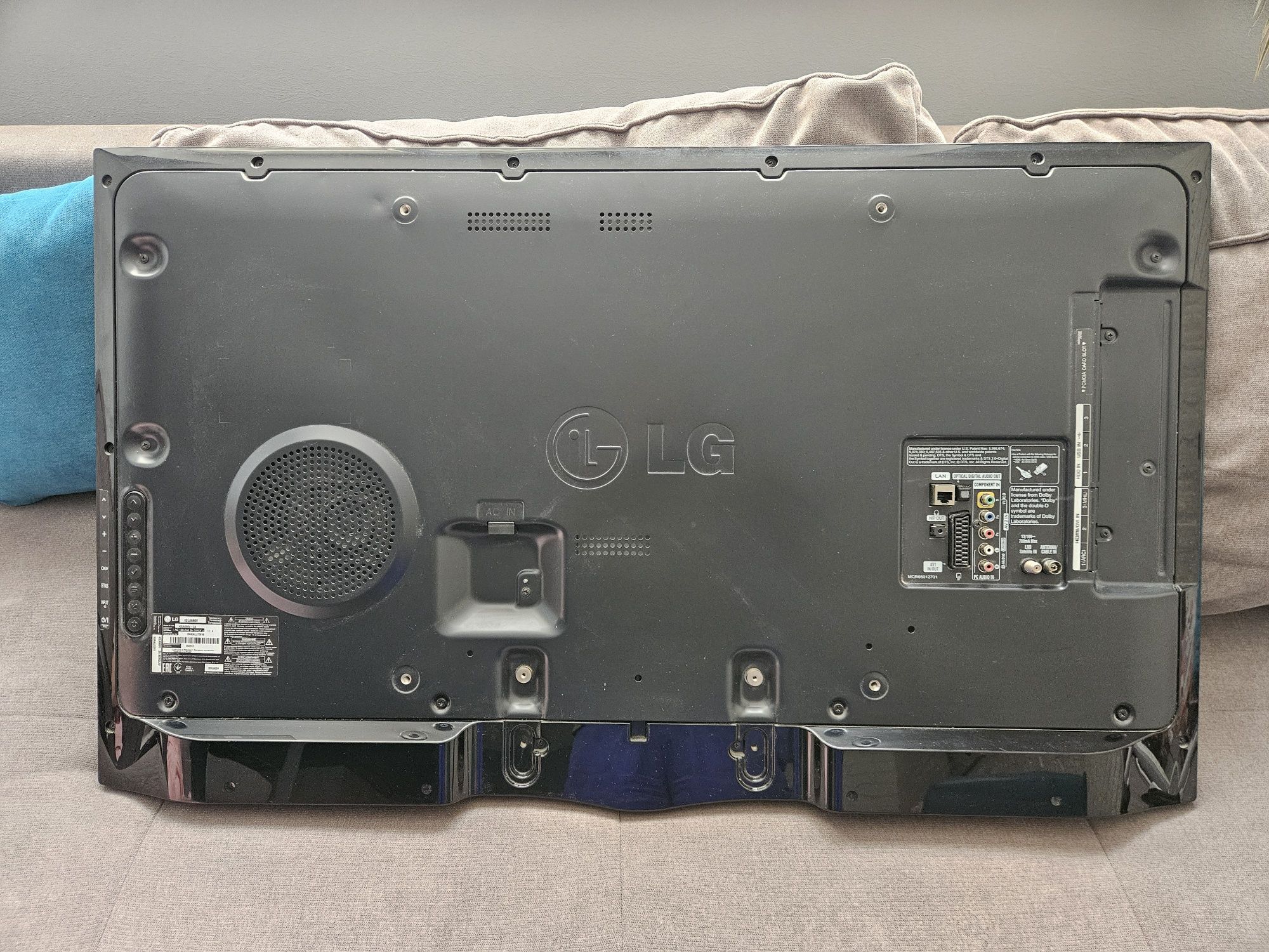 Телевізор LG 42LA660V