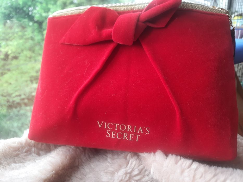 Victoria's Secret Виктория Сикрет косметичка бархат красный