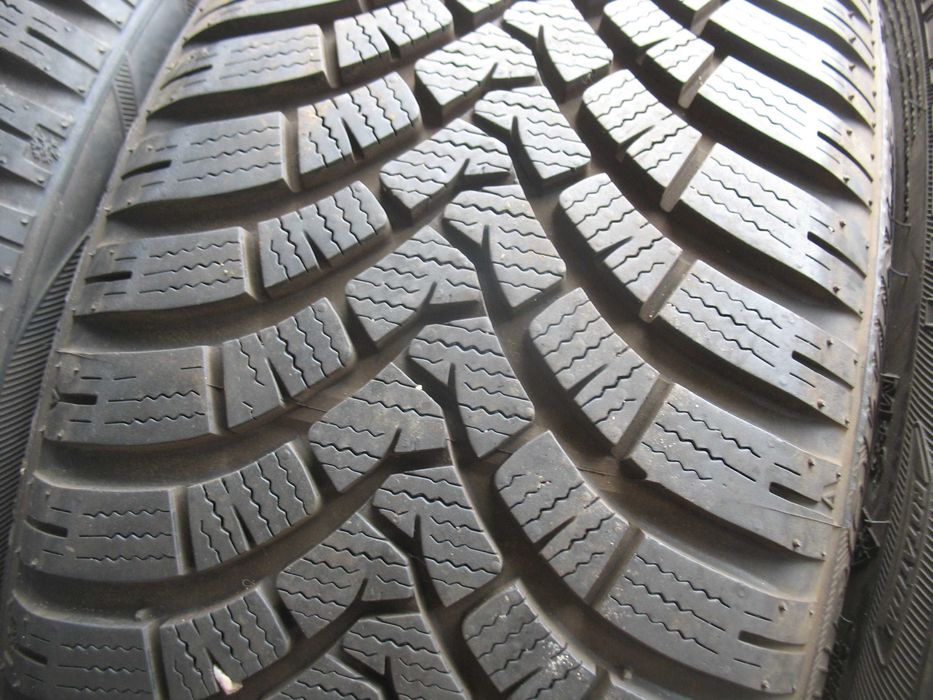 Opony zimowe Falken 205/45R17 po jednym sezonie 8mm