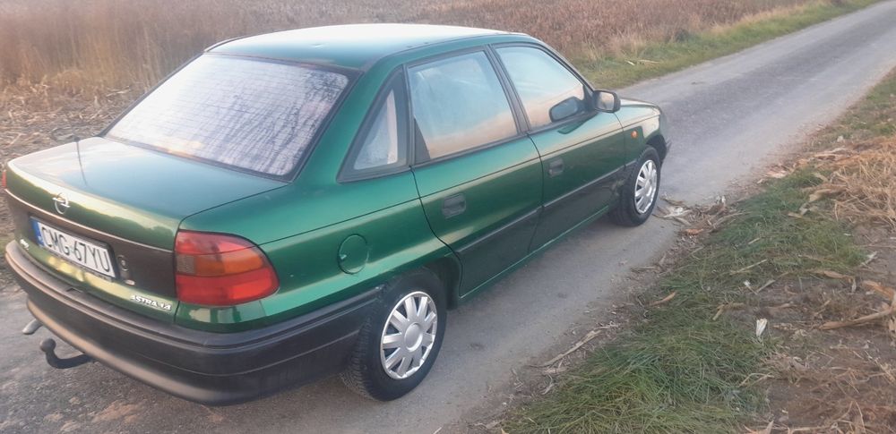 Opel Astra 98r.,1.4 8V,zadbana,hak,długie opłaty.CENA:2,,200