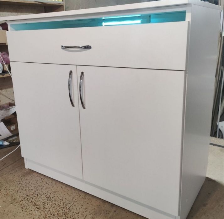 Стіл манікюрний стіл для манікюру.