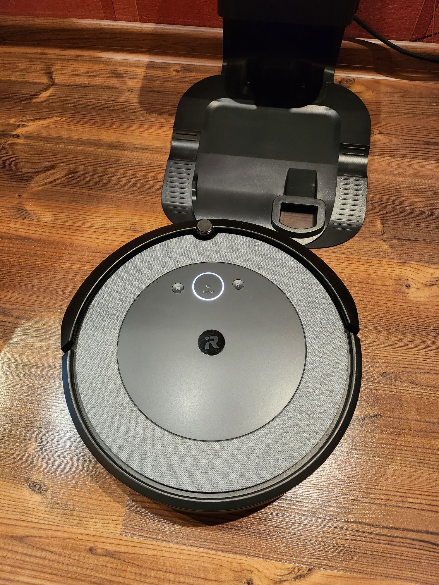 Odkurzacz automatyczny robot sprzątający iRobot Roomba i5+