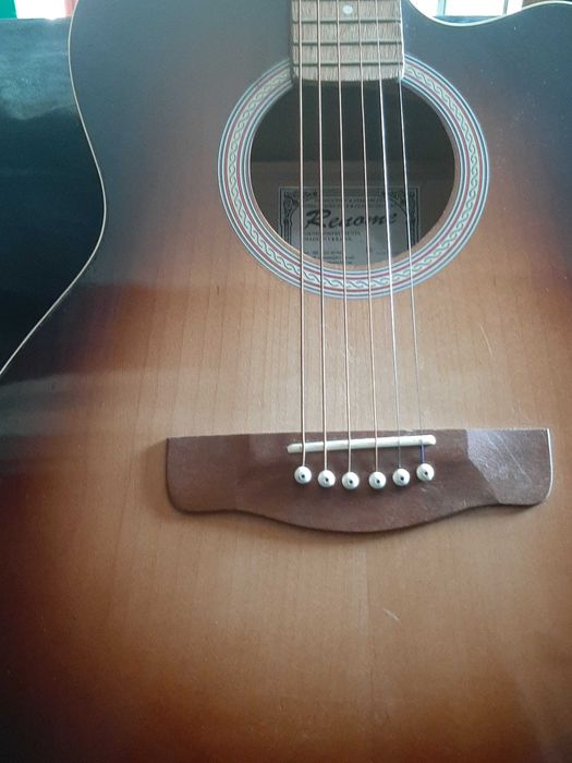 Гитара шесть струн  Renome