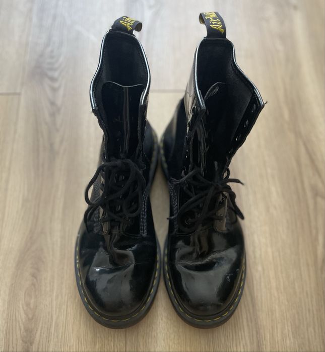 Buty glany trapery Dr. Martens model 1460 błyszczące