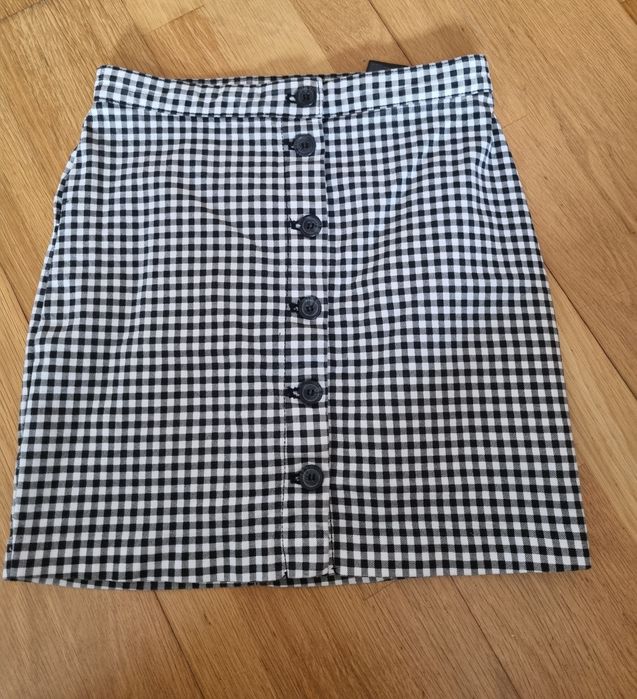 Mini saia  H&M Divided aos quadrados pretos e brancos