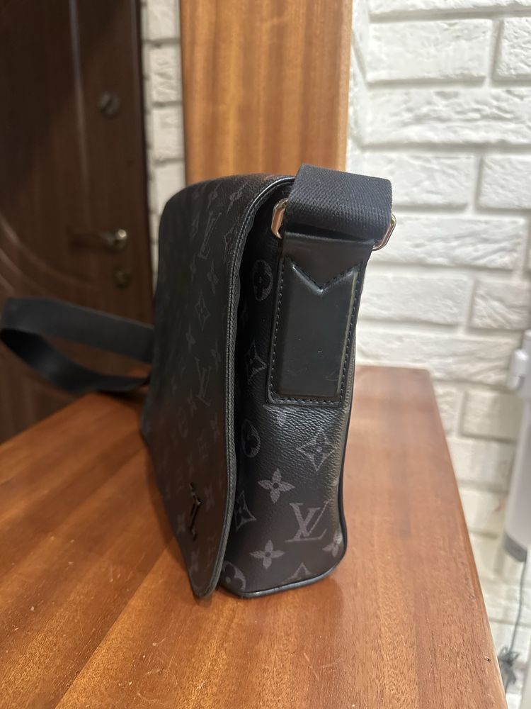 Сумка LOUIS VUITTON District PM Monogram Eclipse Messenger Bag Black