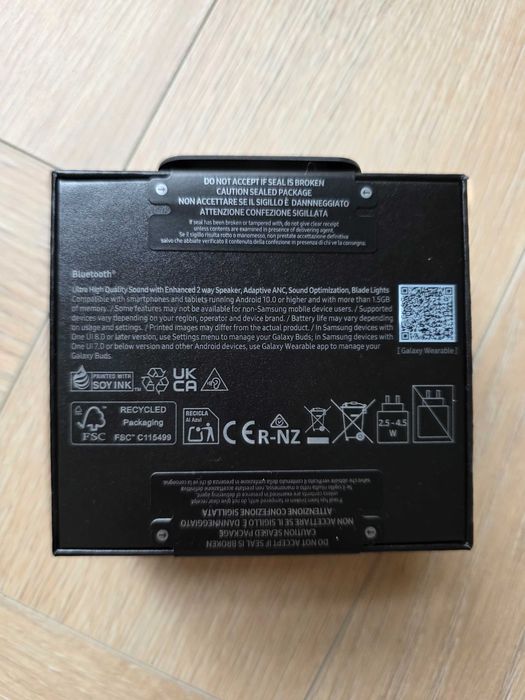 NOWE zaplombowane słuchawki Samsung Free Buds 3 pro PL salonu Buds3
