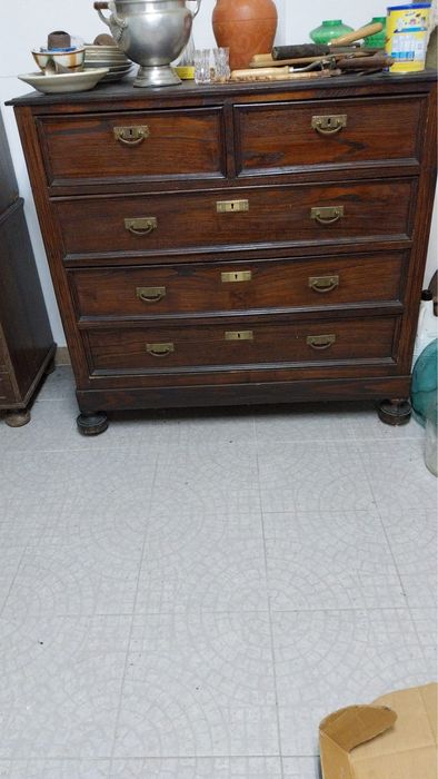 Comoda antiga em madeira