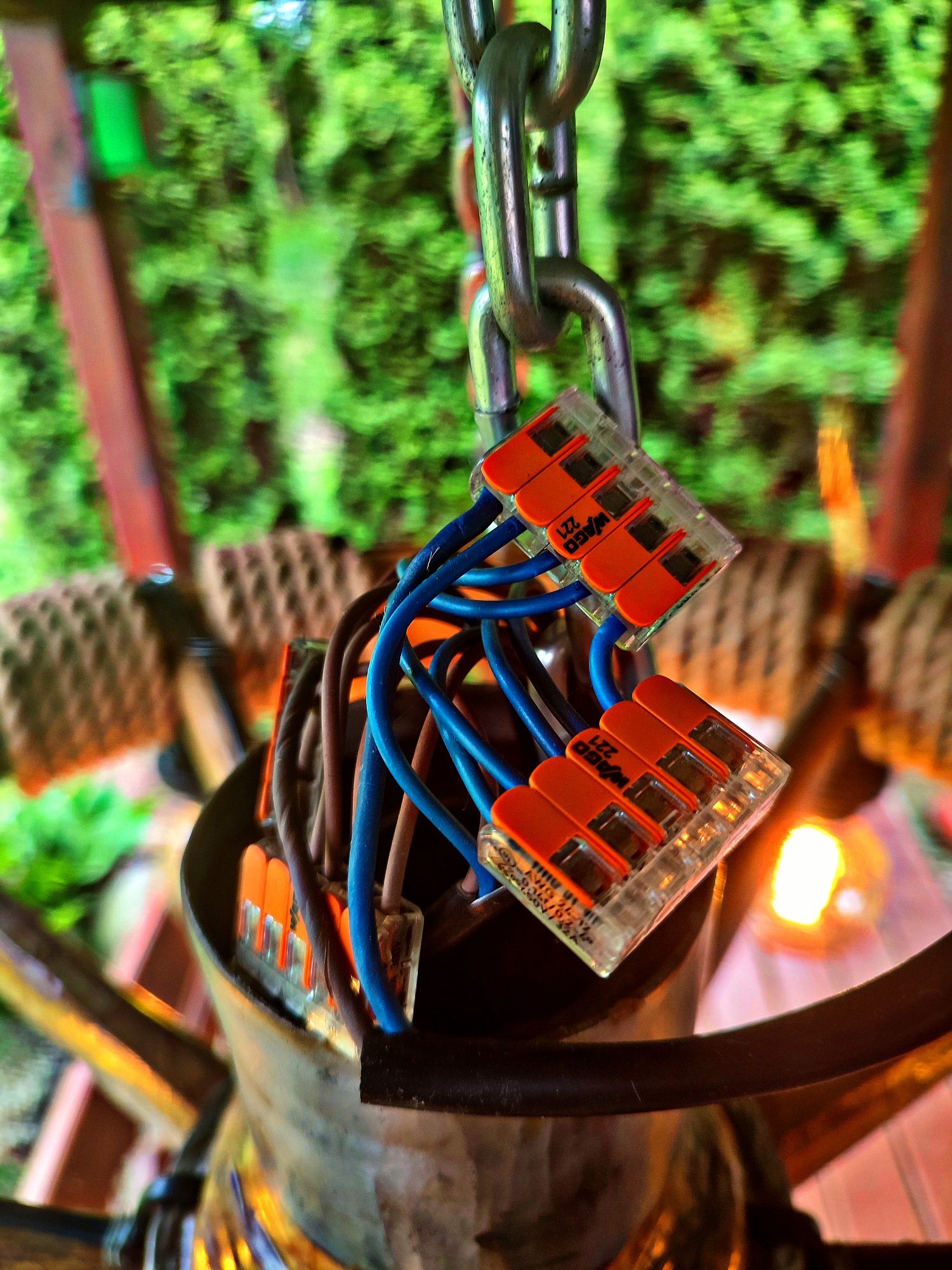 Żyrandol lampa do ogrodu altany ze starego i solidnego koła od wozu