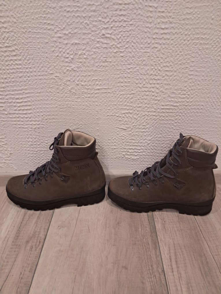 Buty trekkingowe Meindl Nepal turystyka trekking sport Vibram