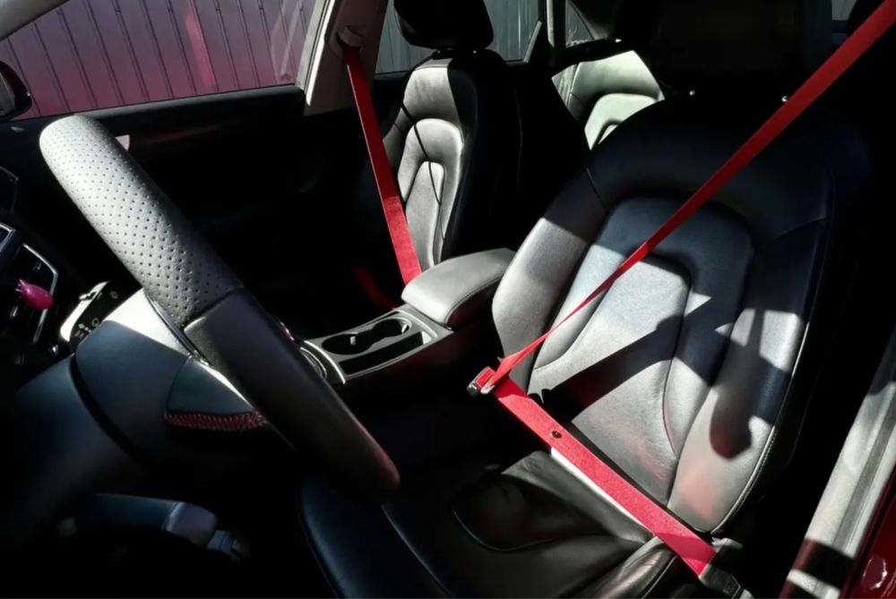 Комплект оригінальних червоних ременів безпеки Audi S4 A4 b8, S5 A5 8t