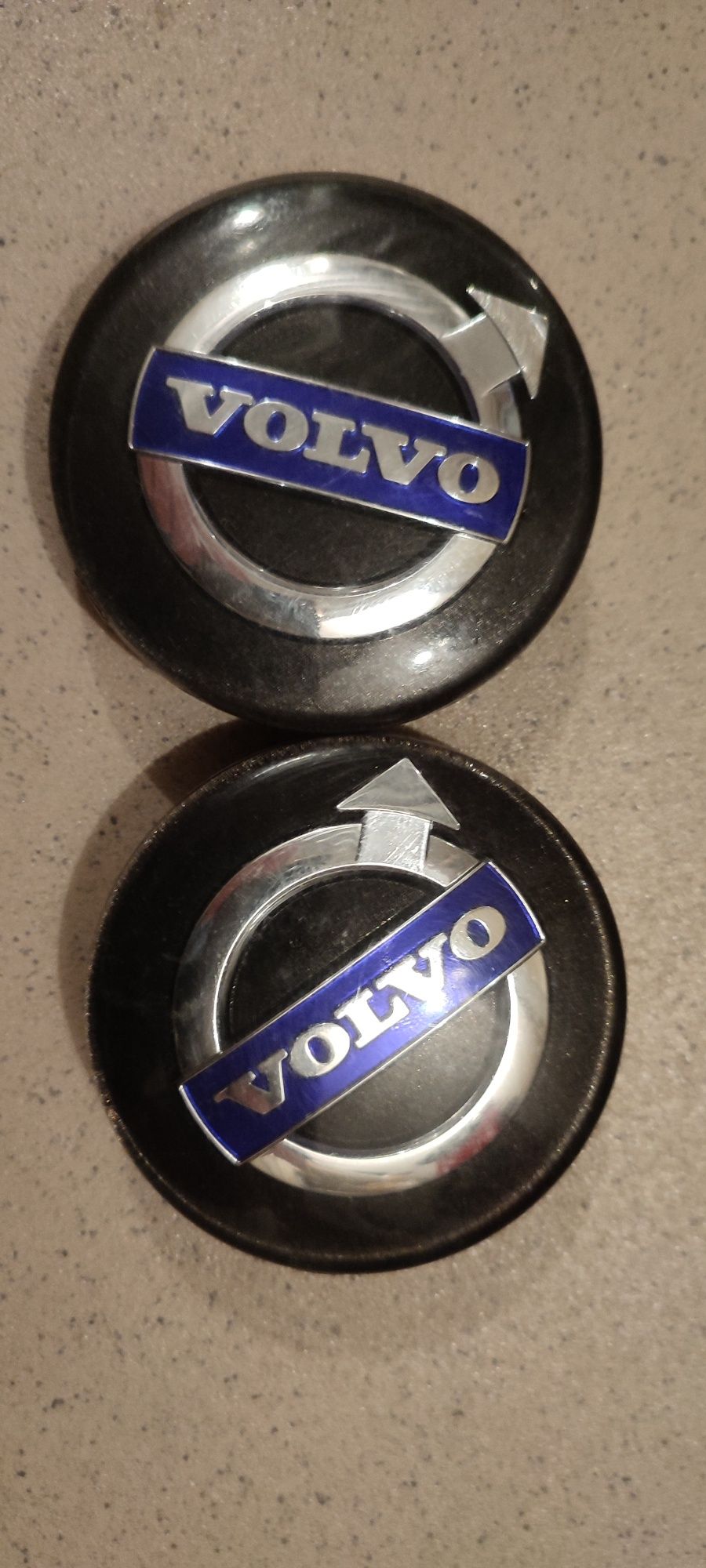 Kapsel dekielek Volvo 64mm czarny para 2 szt kapsle dekielki