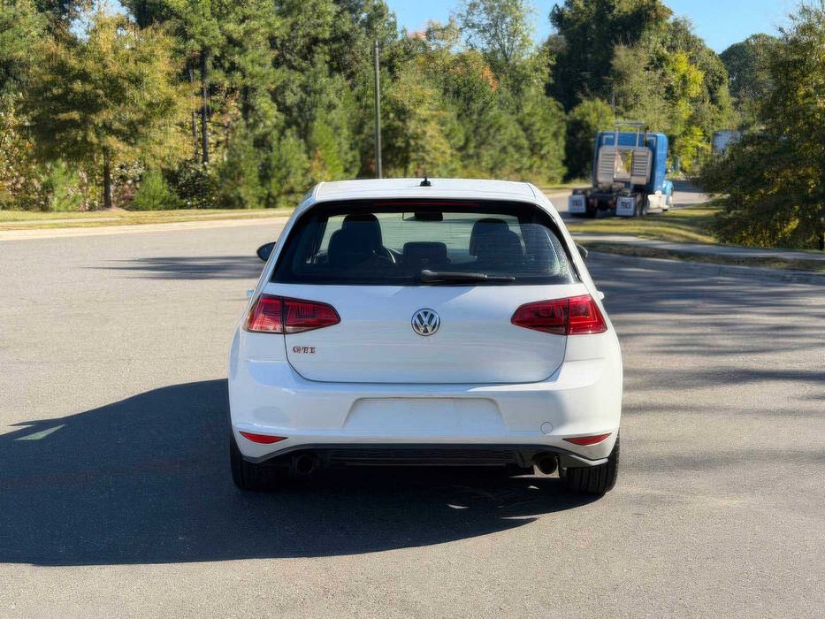 Volkswagen Golf      2017