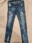 Jeansy damskie z rozdarciami