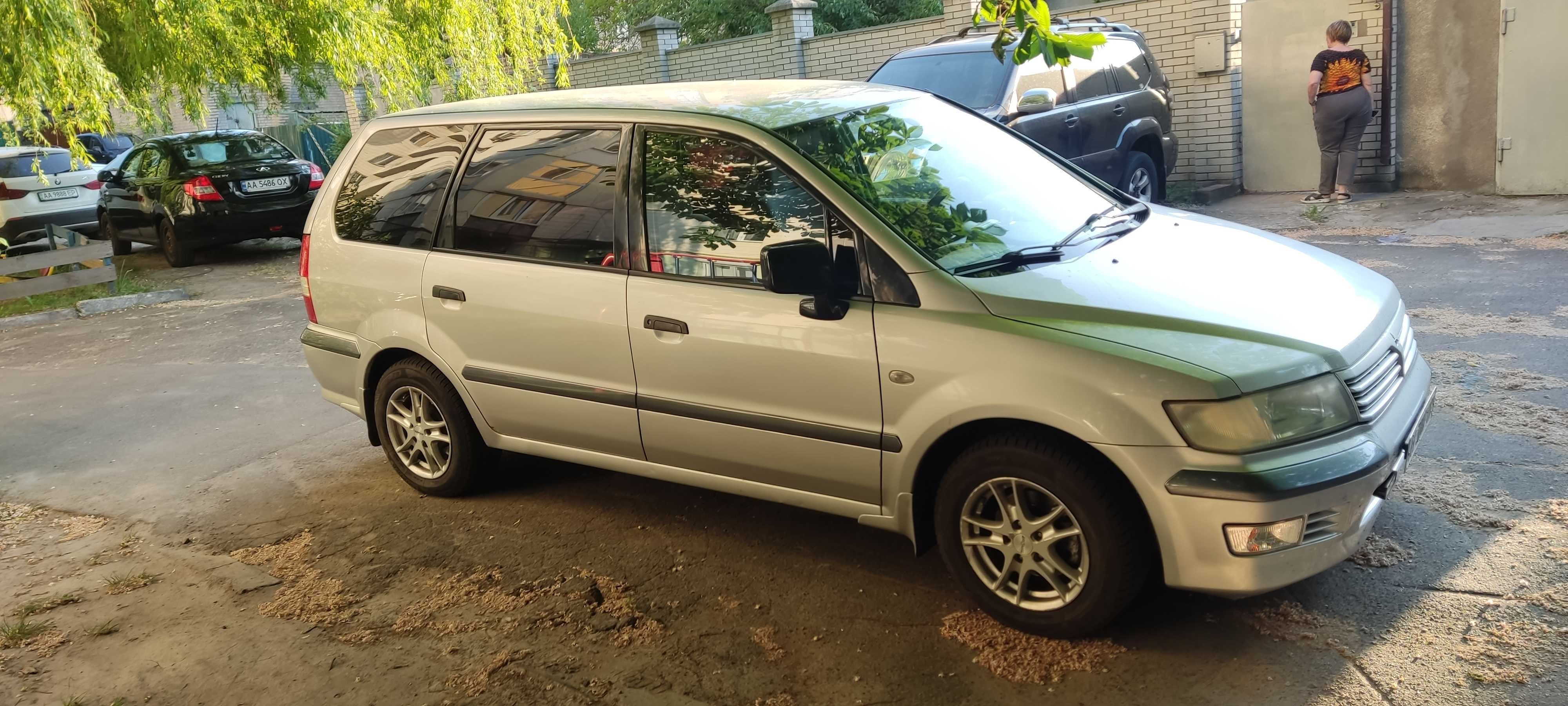 Mitsubishi space wagon