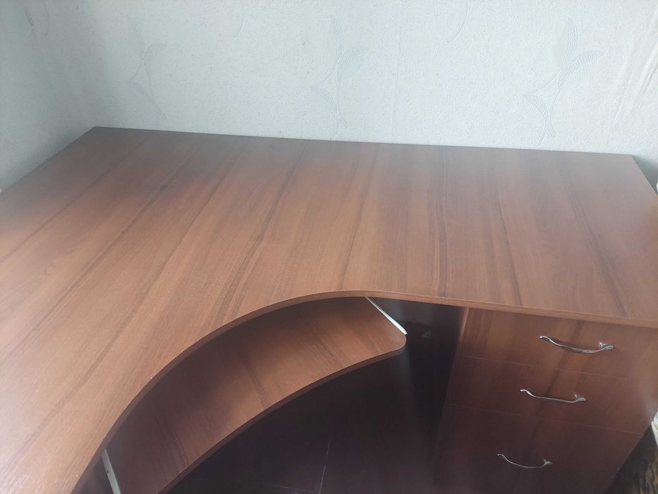Продам письмовий стіл