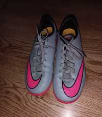 Buty  Nike    33