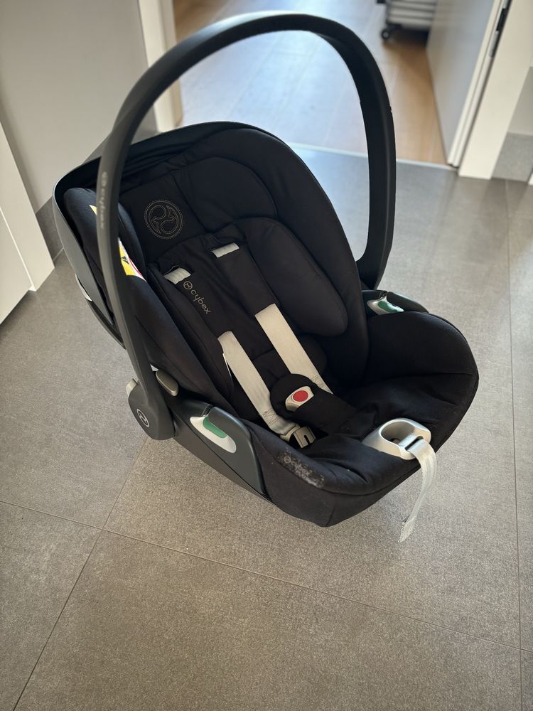 Fotelik samochodowy marki Cybex Cloud z2 i-size kolor Deep Black