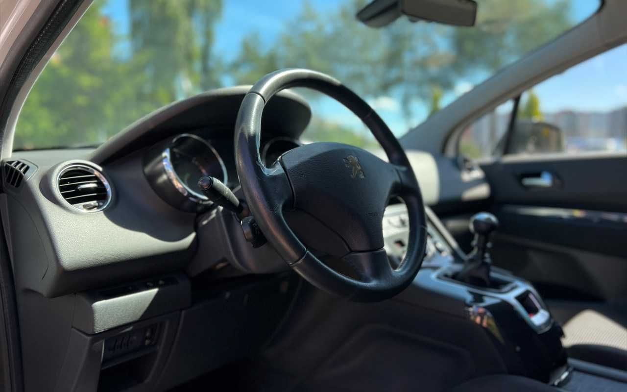 Peugeot 5008 2012