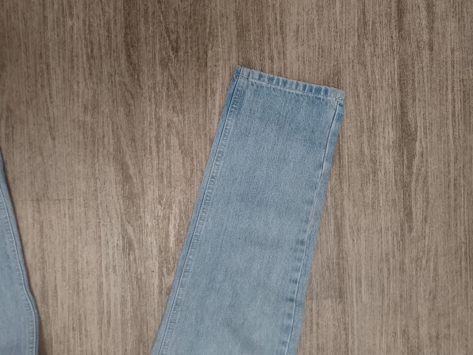 Sprzedam damskie spodnie jeansowe rozmiar S.