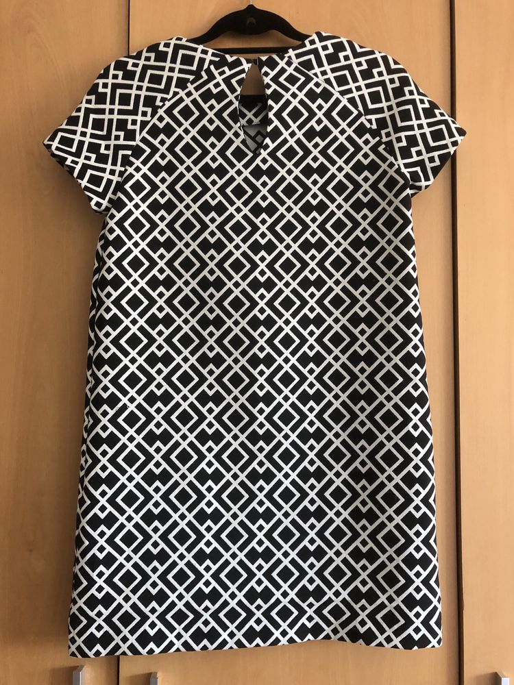 Vestido com padrão geométrico preto e creme, tamanho M, da Zara