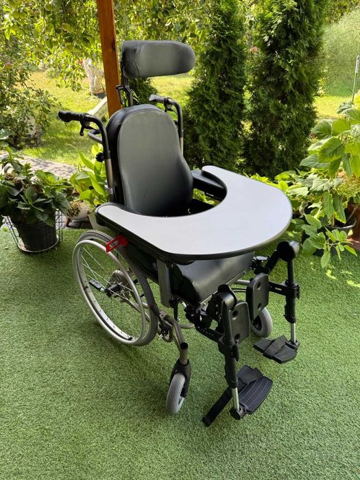 Vermeiren INOVYS 2 WÓZEK INWALIDZKI multipozycyjny ze stolikiem