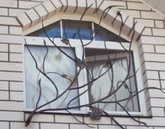 Изготовление решетчатых дверей и перегородок в Киеве и пригороде.