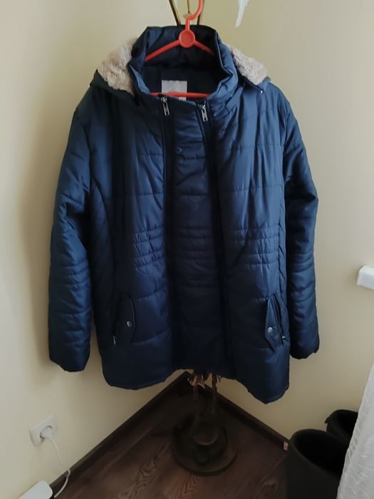 Жіноча куртка для вагітних.