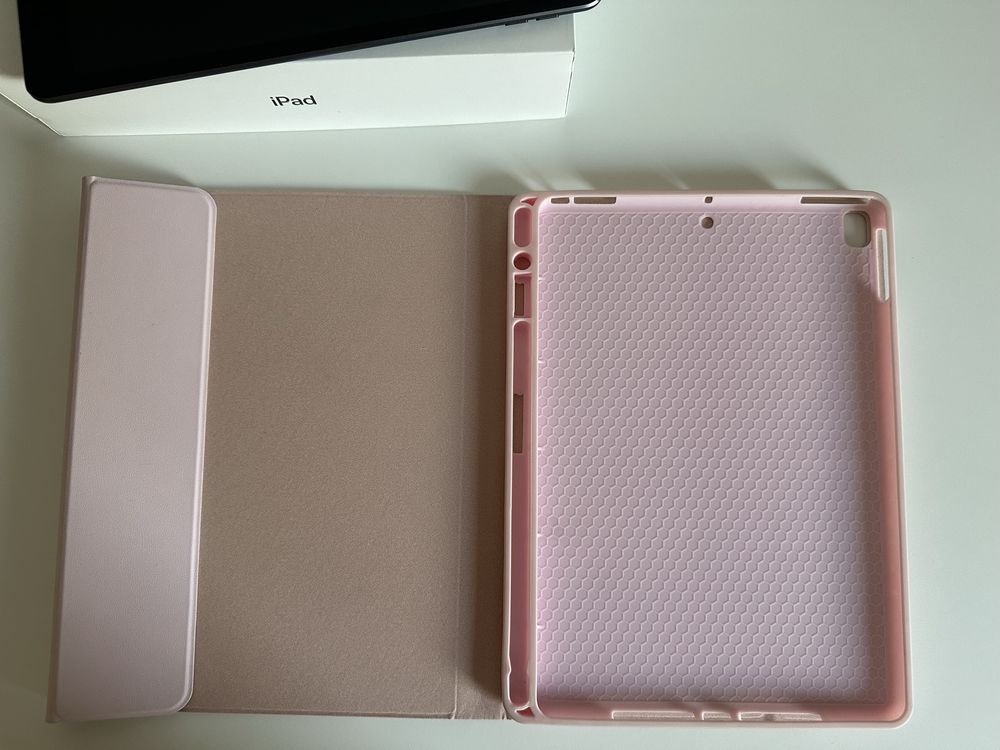 Apple iPad 7 generacji, 32 GB, Space Gray + etui