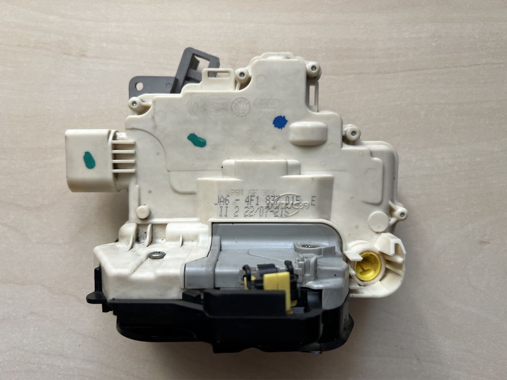 Замок водійських дверей Audi A6 C6 4F оригінал (4F1837015E)