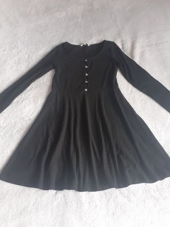 Czarna prążkowana sukienka