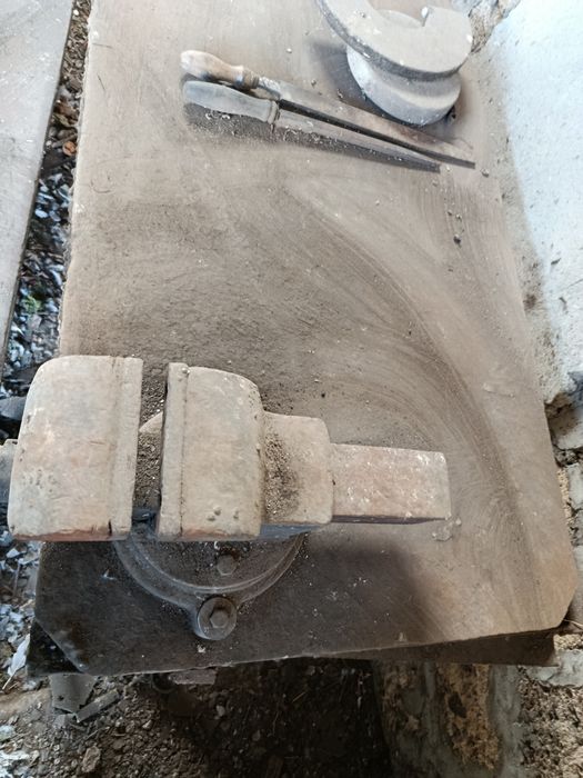 Продам тиски слесарные