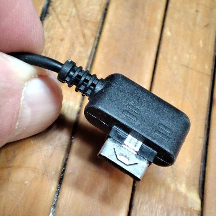 Стереогарнитура, наушники LG HSS-H100 с разъемом 3,5 дюйма. Микрофон