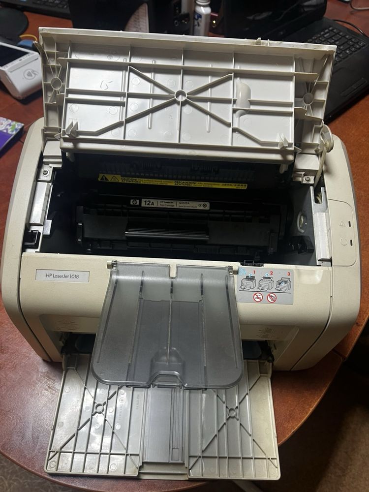 Продам принтер HP LaserJet1018